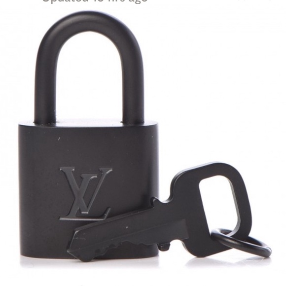 COA New in box: Louie Vuitton matte black lock & keys comes with COA - Picture 1 of 3
